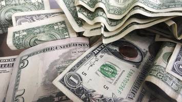 Dollar stürzt ab: Trump freut sich – deutsche Urlauber profitieren