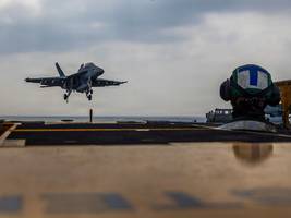 iran: sie zählen die toten – und warten auf trumps flugzeugträger