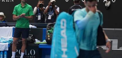 australian open: novak djokovic nach verletzung von lorenzo musetti im halbfinale
