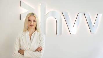 dutzende flüge nach wien: hamburgs hvv-chefin korbutt rechtfertigt sich