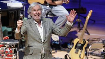 feierlaune: stefan gwildis öffnet in der elbphilharmonie seine „pralinenpackung“