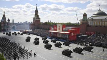 umfrage: viele russen fühlen sich von feinden umzingelt