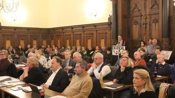 „wann sind kinder billig genug?“ protest gegen kita-schließung