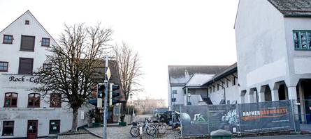 Nach jahrelangem Stillstand rücken hier jetzt die Abbruch-Bagger an