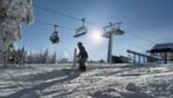 Lifte und Loipen: Winter mit Ausdauer: Skivergnügen im Sauerland geht weiter