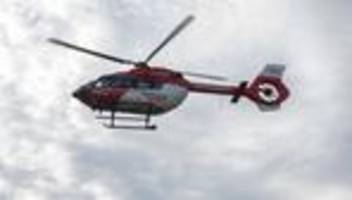 Verkehr: Fahrerin stirbt nach Kollision mit Baum