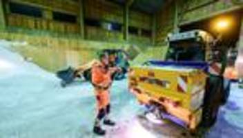 winterwetter: streusalzlieferant: vorräte werden schnell aufgebraucht