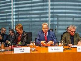 corona-kommission lädt experten: als maaßen spricht, bleibt seinem ex-chef nur kopfschütteln