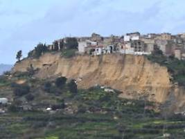 Wohnhäuser kurz vor Absturz: Sperrzone in Niscemi wird nach Erdrutsch ausgeweitet