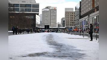 eisglatte fußwege in berlin: senatorin fordert gesetzesänderung