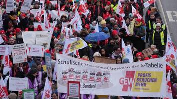 2500 beschäftigte aus dem öffentlichen dienst bei warnstreik in hamburg