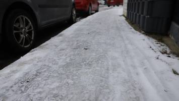 Spiegelglatte Gehwege: Norderstedt will Verstößen gegen Räumpflicht nachgehen