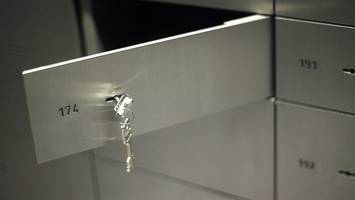 Wieder Schließfächer in Sparkasse aufgebrochen – Täter auf der Flucht