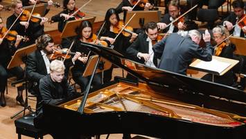 malofeev spielt herrlich wütende schläge – dann folgt ein neues störgeräusch