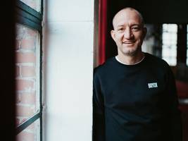 reden wir über geld mit philipp herrmann: „zuhause war das thema geld immer mit angst verbunden“