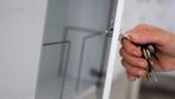 Betrügermasche: Mutmaßlich falsche Paketbenachrichtigungen - Polizei prüft