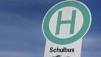 Landkreis Diepholz: Schulbus mit Kindern rutscht in Graben