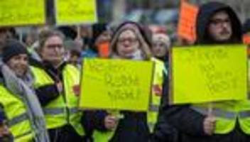 Proteste: Lauter Protest gegen Kita-Gesetz - Schäffer setzt auf Dialog