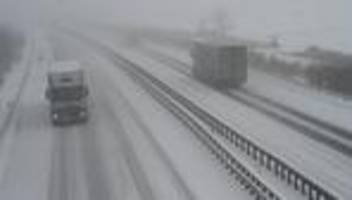 verkehr: polizei warnt vor herabfallendem eis von autodächern