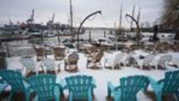 Wetter: Leichter Schnee in Hamburg - Stadtreinigung im Einsatz