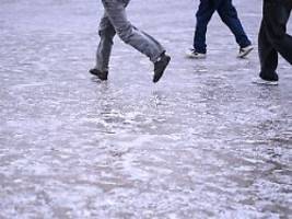 man nennt es winter: berlins bürgermeister wegner erntet spott für streusalz-appell