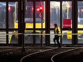 wenn pendeln schwierig wird: warnstreik im nahverkehr: das müssen arbeitnehmer beachten