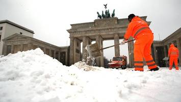 Glatteis-Offensive: BSR gibt kostenlosen Splitt aus