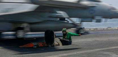 us-aufmarsch gegen iran: finger am abzug