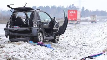 A7: Frau überschlägt sich mit Smart und wird schwer verletzt