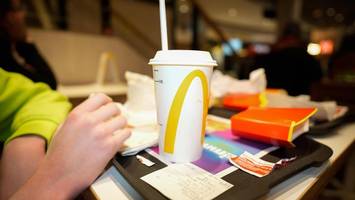 Mann (29) entblößt sich bei McDonald’s – „ekelerregend und abstoßend“