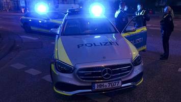 Überfall auf spielhalle: 12 streifenwagen jagen täter in der nacht