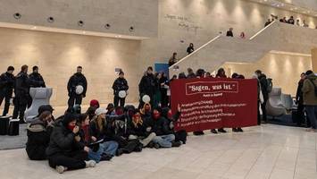 Kritik an Berichterstattung: Aktivisten dringen in „Spiegel“-Gebäude ein