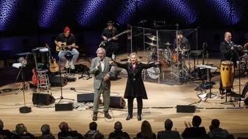 stefan-gwildis-konzert: 2160 euro für hamburger abendblatt hilft e. v.