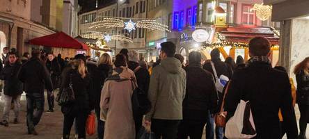 lange einkaufsnacht in augsburg: trend aus china soll den handel ankurbeln