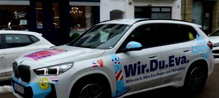 OB Eva Weber macht Wahlkampf mit einem „lebendem“ Christkindlesmarkt-Poller