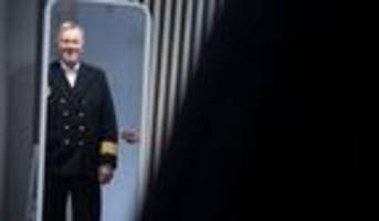 CDU am Steuerrad: Wahlkampf im Karneval: Schnieder geht als Kapitän