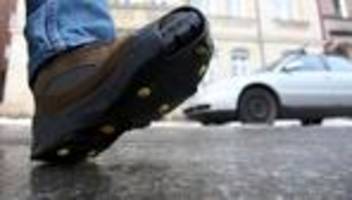 Glatteis in Berlin: Mangelware Spikes: Glücksfall, wenn man noch welche kriegt