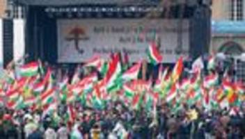 Lage in Syrien und im Iran: Tausende bei Demonstrationen in Bonn und Düsseldorf