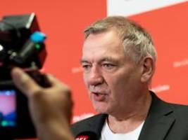 Jan van Aken im Interview: Landesverteidigung geht nicht mit Wattebäuschchen