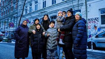 nach brandstiftung im karoviertel: nachbarn fürchten weiteres feuer