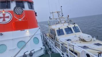 Zwei Männer in Lebensgefahr: Seenotretter verhindern Untergang von Motorboot