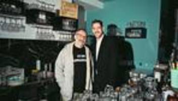 israelisch-palästinensisches restaurant: wir zeigen, dass zwei aus verfeindeten lagern freunde sein können