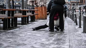 bsr gibt kostenlos splitt in berlin ab – aber nur noch an drei standorten