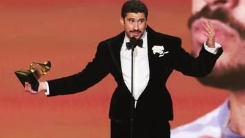 Bad Bunny räumt bei den Grammys ab – Billie Eilish wettert gegen ICE