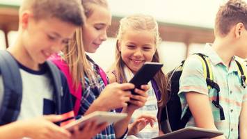 Handyverbot an Schulen für Kinder unter 16: Schleswig-Holstein beispielgebend