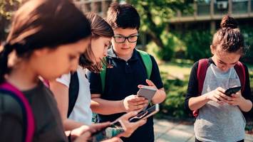 Schleswig-Holstein: Handyverbot für Schüler unter 16 – wie funktioniert das?
