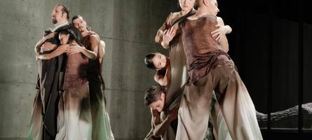 Tröstlich und erstaunlich lebendig: Mozarts Requiem - inszeniert als Tanztheaterstück