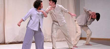 „Kann man Bücher verbrennen?“: So ergreifend ist das neue Stück des Eukitea-Theaters „Friedenskinder“