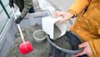 Eisiges Wetter: Eiseskälte in Berlin - Gratis-Splitt bleibt gefragt