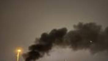 fußball: angezündeter bus von viertligist halle: vermummte gesehen